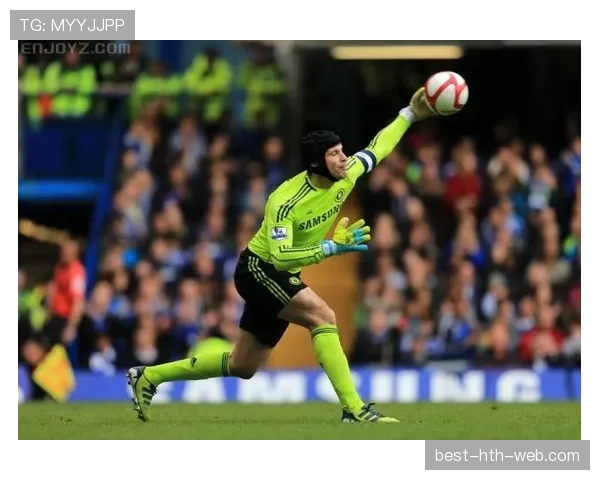 手抛球规则：守门员重触、发球生效与判罚要点